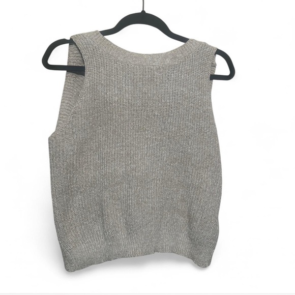 Elegant Beige Knit Twist-Back Top - Picture 4 of 5